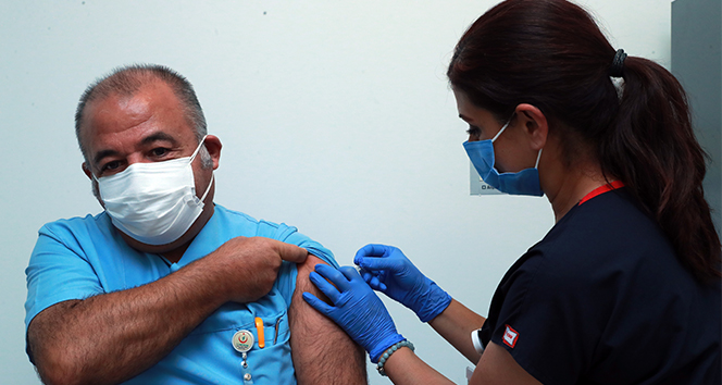 Covid-19 aşısının denemeleri Ankara Şehir Hastanesinde başladı