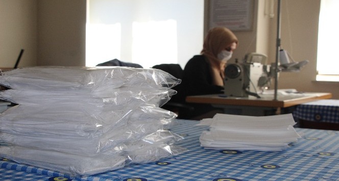 Bingöl Halk Eğitim Merkezi’nde 50 bin maske üretilip dağıtıldı