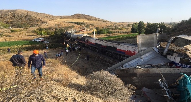 Yozgat’ta yük trenleri çapıştı: 2 yaralı