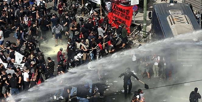 Yunanistan’da Altın Şafak suç örgütü sayıldı, Atina karıştı