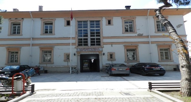 Erdek Adliye binası yetersiz kalıyor