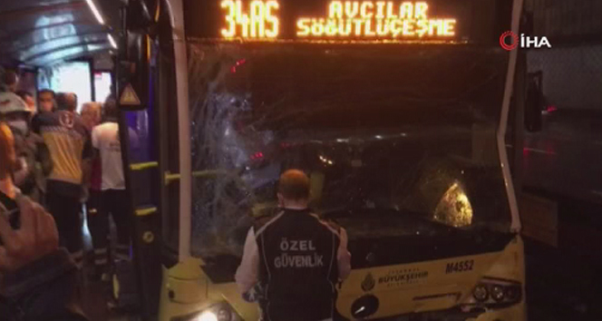 Merter'de metrobüs başka bir metrobüse arkadan çarptı: 7 yaralı