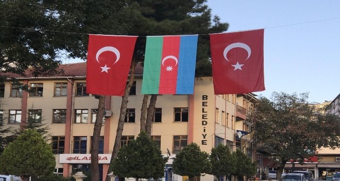 Tokat’ta, Azerbaycan’a bayraklı destek