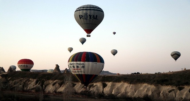 Kapadokya’da olumsuz hava şartları balon turlarını iptal ettirdi