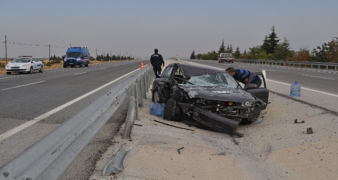 Kontrolden çıkan otomobil bariyerlere çarptı: 1 yaralı