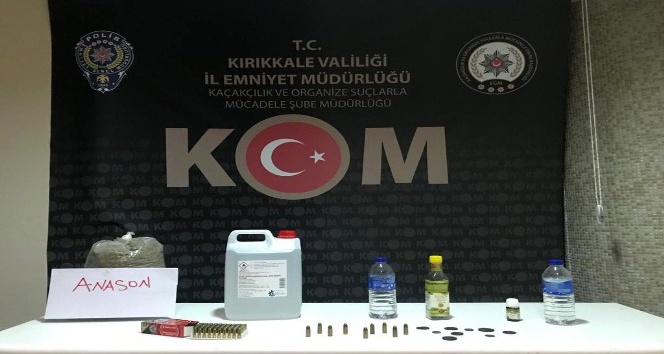 Kaçak içki operasyonunda tarihi eser ele geçirildi