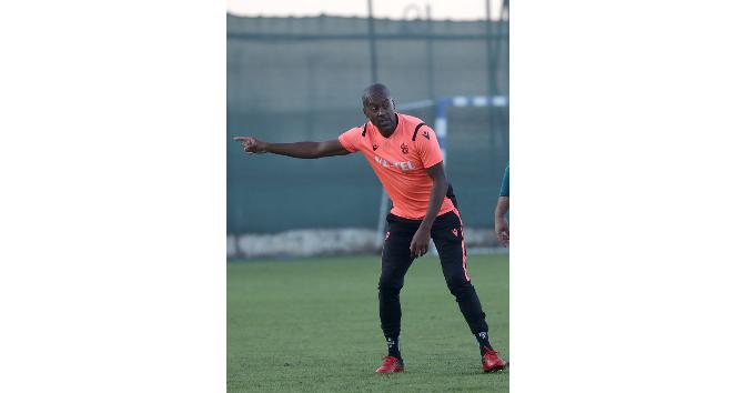 Eddie Newton, Trabzonspor’un iskeletini belirlemeye çalışıyor