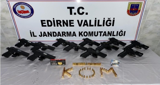 Edirne’de 12 adet ruhsatsız tabanca ele geçirildi