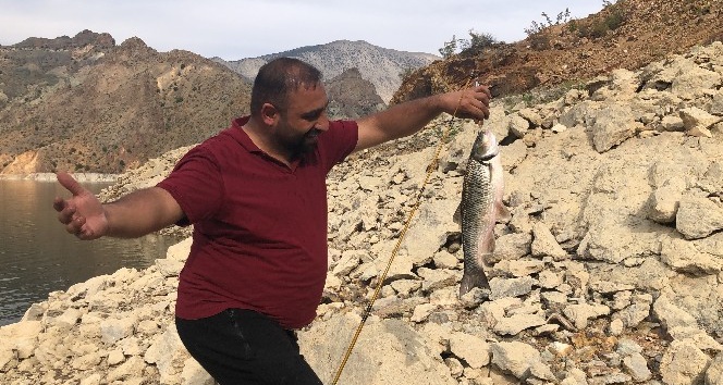 Karslı amatör balıkçılardan belgesel tarzında balık avı