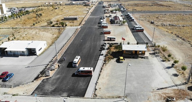 Karaman’da dolmuşların toplanma noktasındaki yollar asfaltladı