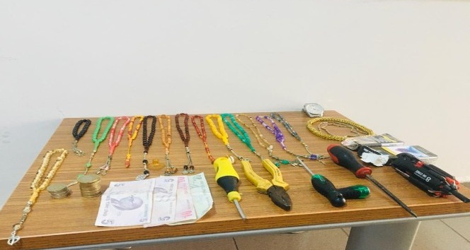 Tespih hırsızı yakalandı