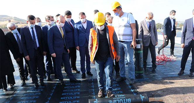 Bakan Karaismailoğlu, Ankara-Kahramankazan yolu üzerinde yapılan çalışmaları yerinde inceledi