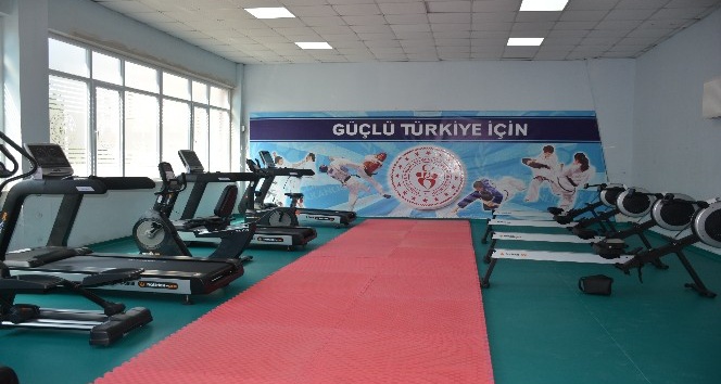 Sinop’ta halka ücretsiz spor merkezi açıldı