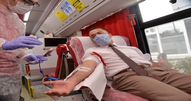 Kan stokları azalınca Vali Şentürk bağış kampanyası başlattı
