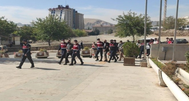 Elazığ’da 1 ton 841 kilo bakır kablo çalan 9 kişilik hırsızlık çetesi çökertildi