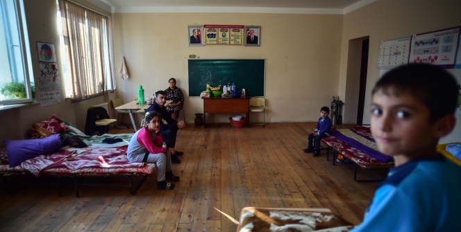 Ermenistan’ın saldırılarından kaçan siviller, 18 gündür okullarda yaşıyor