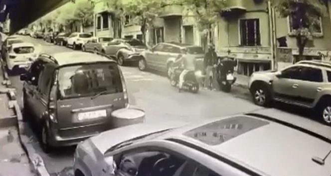 İstanbul’un göbeğinde saniyeler içerisindeki motosiklet hırsızlıkları kamerada