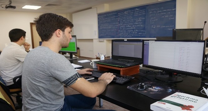 SUBÜ’de dersler online eğitim ile devam ediyor