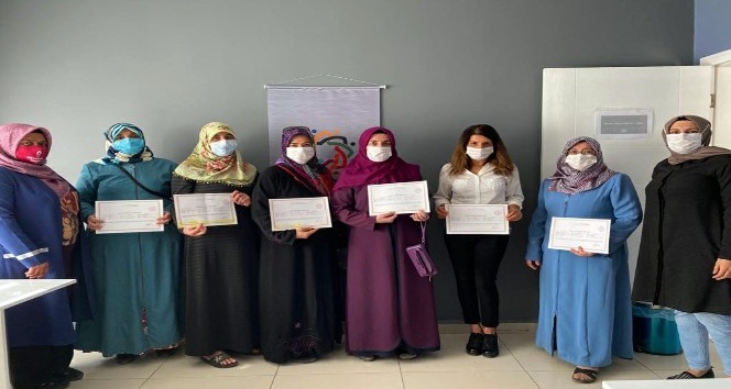 Kur’an kursunda eğitim gören kadınlar sertifikalarını aldı