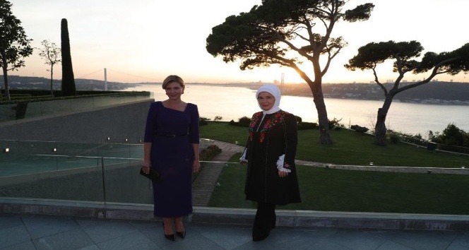 Emine Erdoğan, Ukrayna Devlet Başkanı’nın eşine Dolmabahçe Sarayı’nı gezdirdi