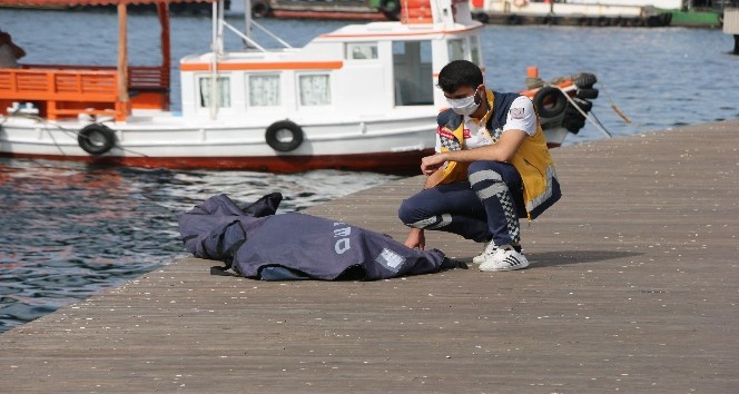Cesedi izleyerek piknik yaptılar