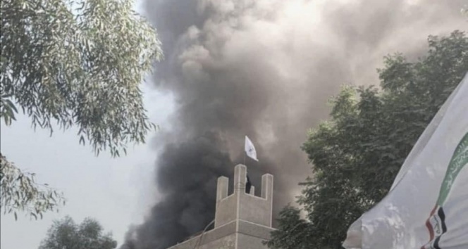 Haşdi Şabi yanlısı grup Bağdat’ta Barzani’nin partisinin binasını ateşe verdi