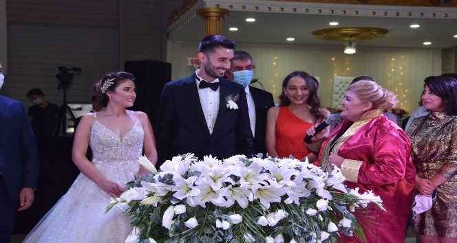 Ceyhan Belediye Başkanı Erdem, kızının nikahını kıydı