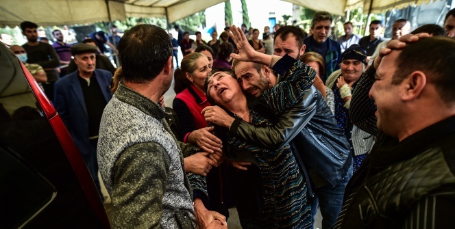 Gence’de füze saldırısında hayatını kaybeden siviller son yolculuğa uğurlandı