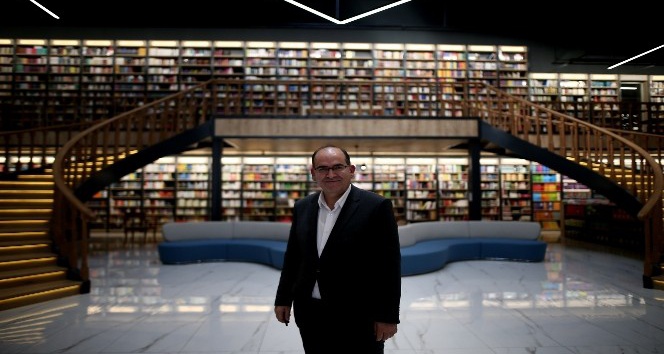 3 futbol sahası büyüklüğünde Avrupa’nın en büyük kitabevi açıldı