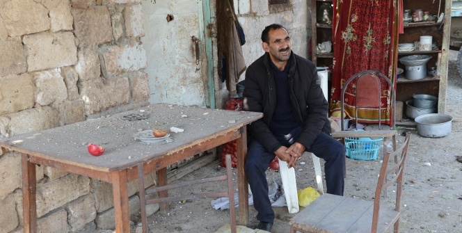 Cephe hattındaki Hasankaya köyünde tek başına yaşıyor