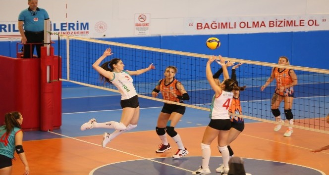 Nevşehir Belediyespor Kadın Voleybol takımı galibiyetle başladı