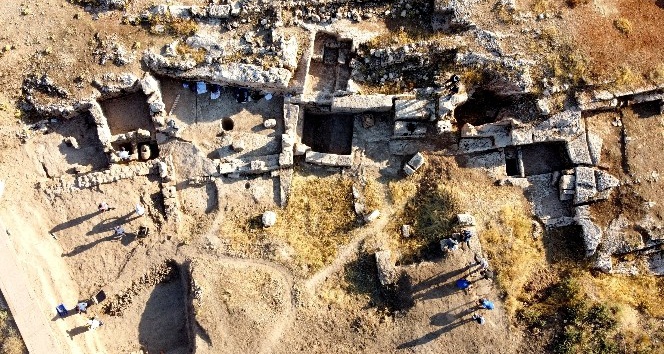 Perre Antik Kent’teki kazılarda 9 adet üzüm işliği bulundu