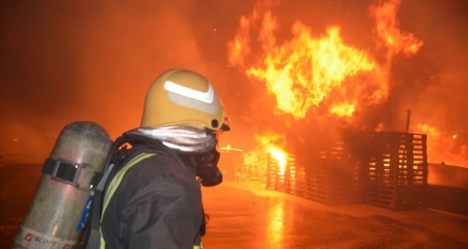 Suudi Arabistan&#039;da kükürt fabrikasında korkutan yangın