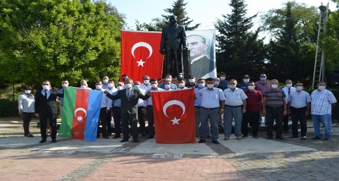 Bozyazılı muhtarlardan Azerbaycan’a bayraklı destek