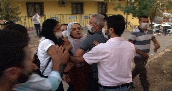 HDP’li vekil Remziye Tosun’dan evlat nöbetindeki ailelere hakaret