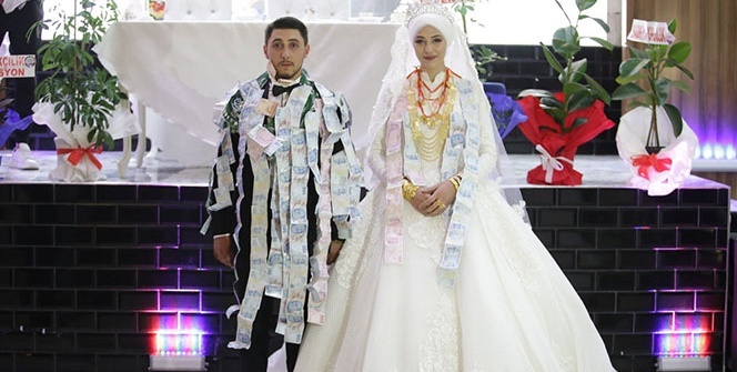 Aşiret düğününde takı yarışı