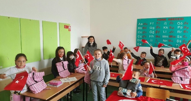 ASEM’den Kuzey Makedonyalı öğrencilere kırtasiye desteği