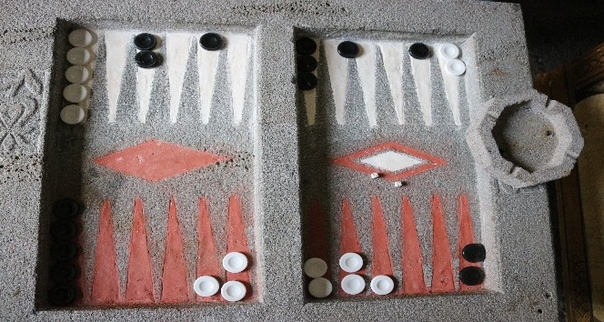 Diyarbakırlı taş ustası bazalt taşından sanat eserleri çıkarıyor