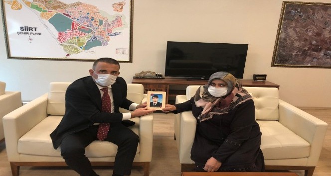 Siirt Valisi Hacıbektaşoğlu, Diyarbakır annelerinden Latife Ödümlü’yü misafir etti