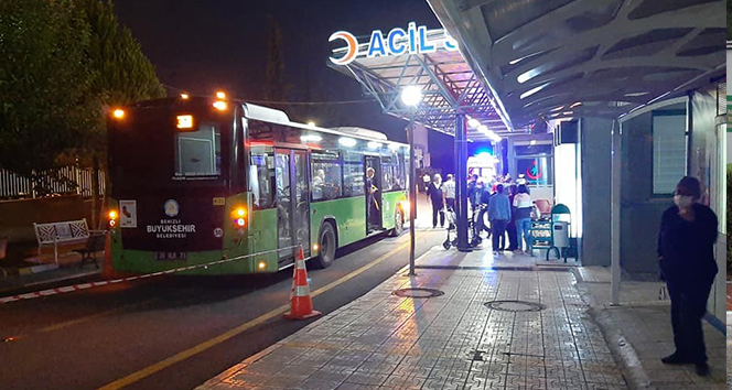 Rahatsızlanan yolcuyu halk otobüsüyle hastaneye yetiştirdi