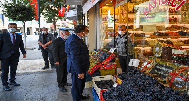 Başkan Gürkan esnafları gezdi, vatandaşlarla sohbet etti