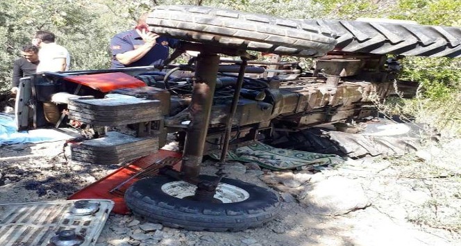 Tek kollu sürücü traktörün altında kalarak hayatını kaybetti
