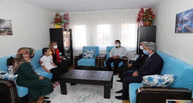 Vali Becel, şehit ailesi ve Gazi ziyaretinde bulundu
