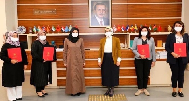 AK Parti Selendi Kadın Kolları Başkanlığına Ayşe Tokkaş atandı