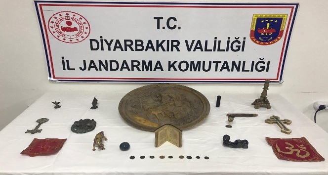 Diyarbakır’da tarihi eser kaçakçılığı operasyonu: 26 eseri 500 bin liraya satmak istediler