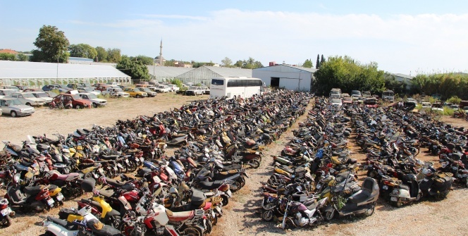 Yediemin otoparkları pandemi döneminde otomobil ve motosiklet mezarlığına döndü