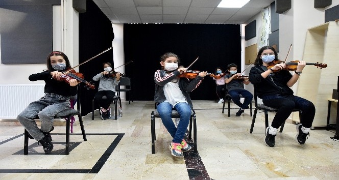 İki Elin Sesi Var Çocuk ve Gençlik Senfoni Orkestrası yüz yüze çalışmalara başladı