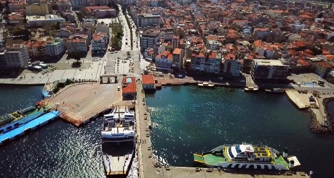 Çanakkale’de İskele Meydanı kendi haline terk edildi