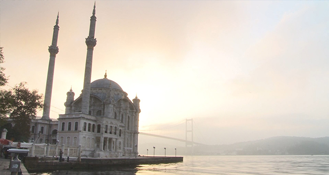 İstanbullular Cumartesi sabahına sisli bir havayla uyandı