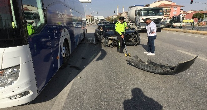 Konya’da üç aracın karıştığı kaza ucuz atlatıldı